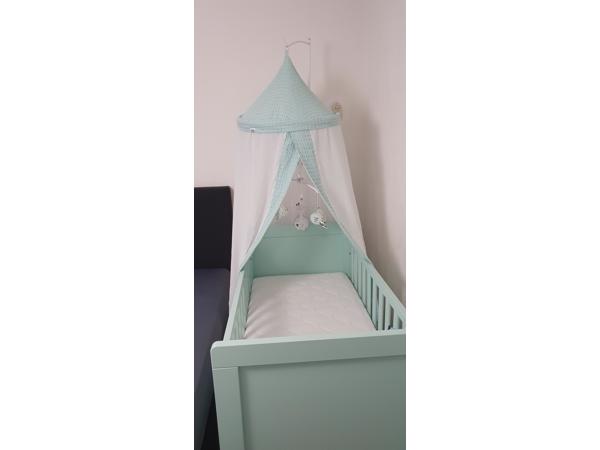 Bonita baby bed met klamboe en standaard