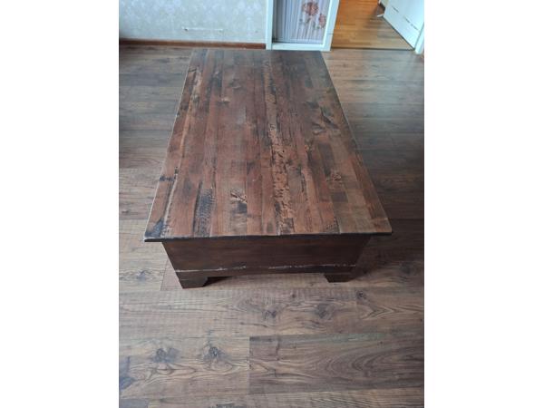 Salontafel met bijpassende lamp