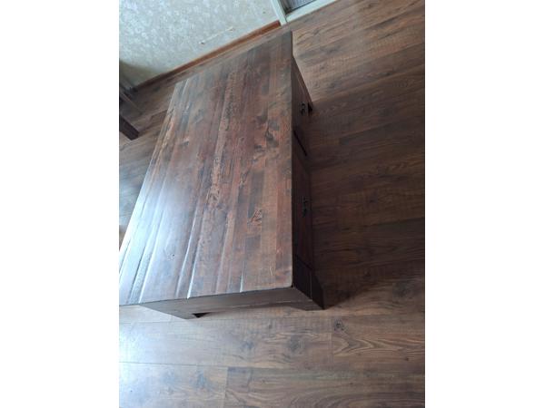 Salontafel met bijpassende lamp