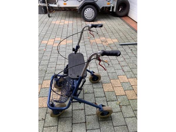 Rollator blauw met knijpremmen