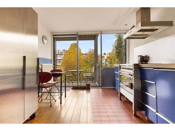 Hele keuken zonder blad inclusief oven en 6 pit gasfornuis ( smeg!)