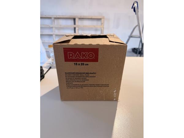 Gratis afhalen 2 doosjes witte badkamer tegels