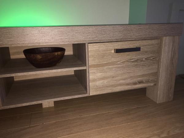 Mooi tv meubel! 182 cm breed, 57cm hoog en 50 cm diep!