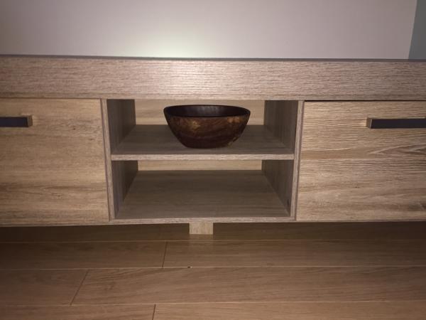 Mooi tv meubel! 182 cm breed, 57cm hoog en 50 cm diep!