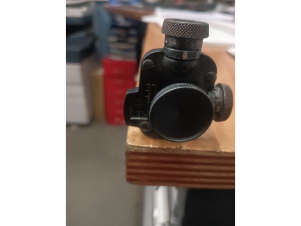 Diana diopter met korrel.