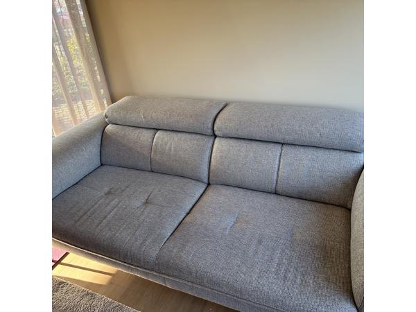 Zitbank met verstelbare hoofdsteun