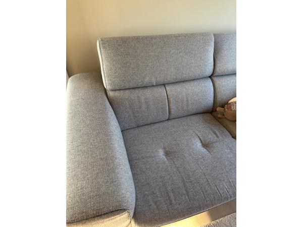 Zitbank met verstelbare hoofdsteun