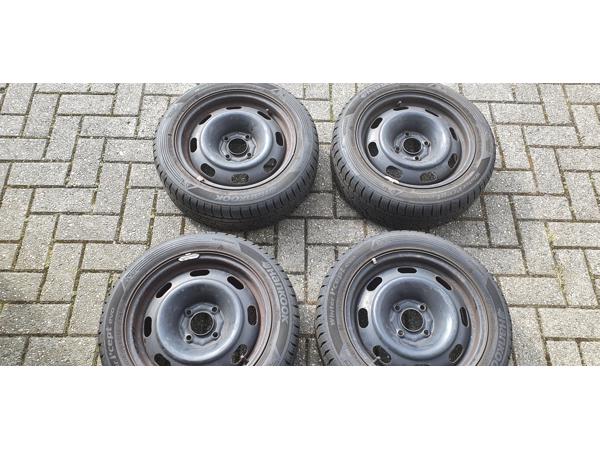 Hankook Winter Icept Evo winterbanden op velg Peugeot 206