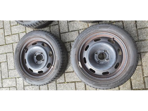 Hankook Winter Icept Evo winterbanden op velg Peugeot 206