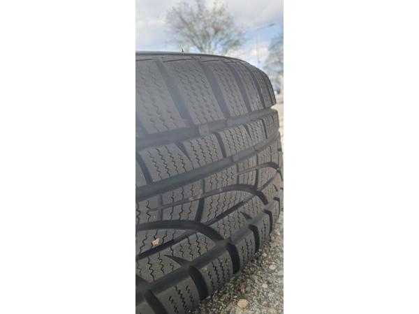 Hankook Winter Icept Evo winterbanden op velg Peugeot 206