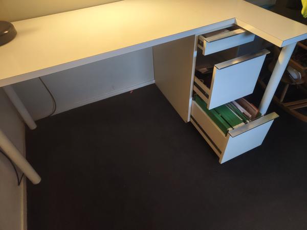 Bureau met ladeblok