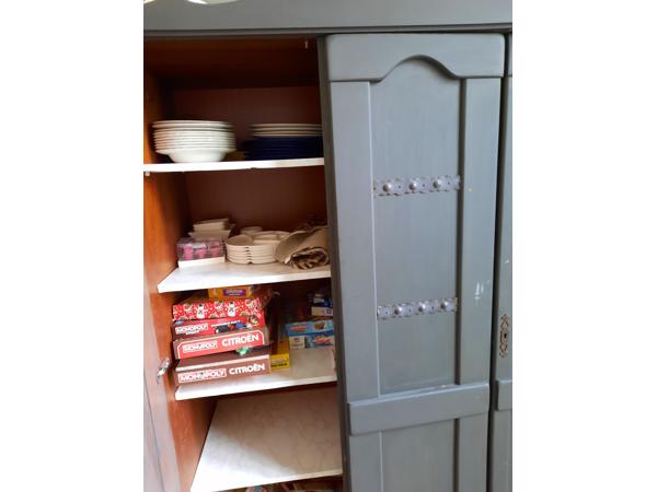 Zware kast, antraciet, in goede staat