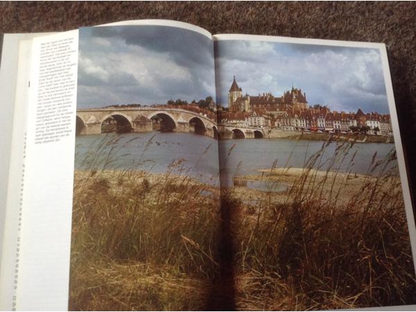 Boek van De Fraaiste Kastelen v/d Loire ,mooie foto's en tek