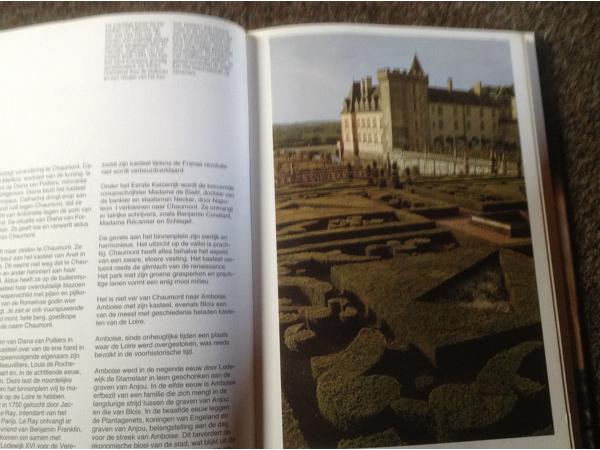 Boek van De Fraaiste Kastelen v/d Loire ,mooie foto's en tek