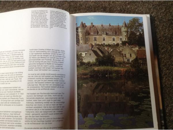 Boek van De Fraaiste Kastelen v/d Loire ,mooie foto's en tek