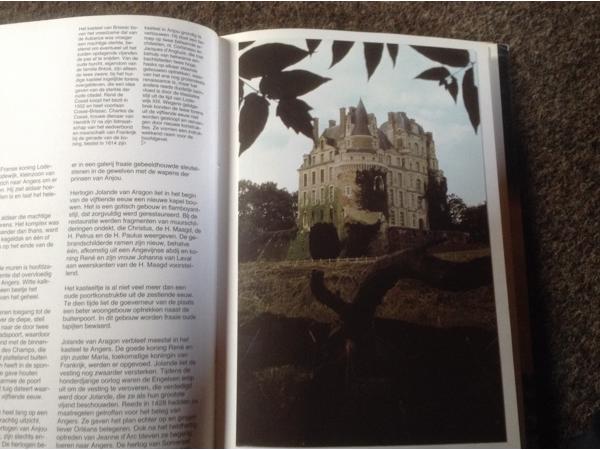 Boek van De Fraaiste Kastelen v/d Loire ,mooie foto's en tek