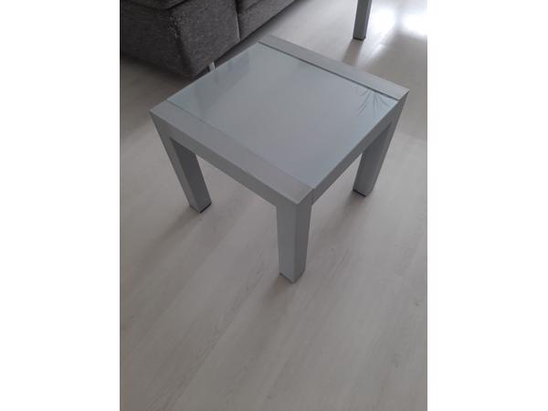 salon tafel met 2 bij tafeltjes