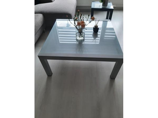 salon tafel met 2 bij tafeltjes