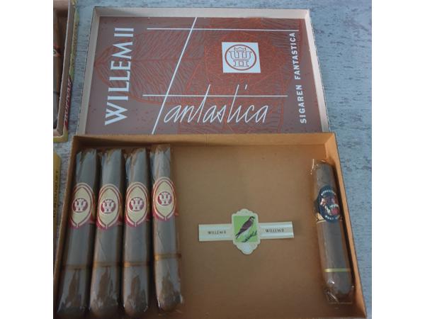 5 stuks sigarendozen, 1 nog gesealed