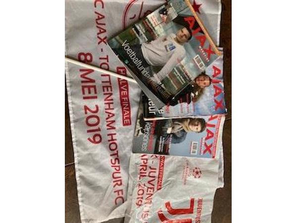 Ajax Magazines en Ajax vlaggetjes
