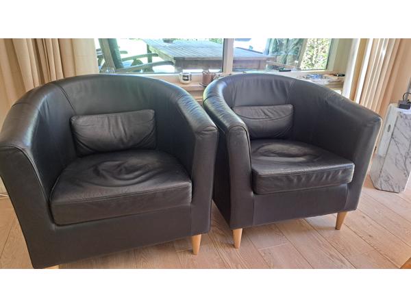 2 zwarte (kunst) leren fauteuils/zitstoelen