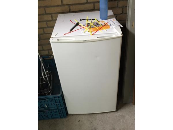 Smalle koelkast met vriesvak