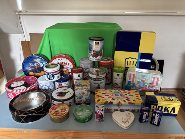 24 blikken, oud en nieuw, bus en blik, diverse soorten, loss