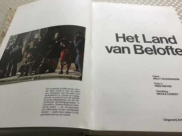 Boek.Het land van beloften speciale cultuur met testamenten