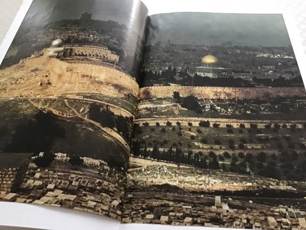 Boek.Het land van beloften speciale cultuur met testamenten