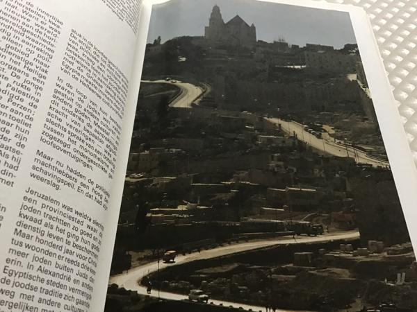Boek.Het land van beloften speciale cultuur met testamenten