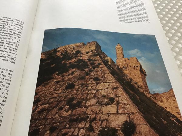 Boek.Het land van beloften speciale cultuur met testamenten