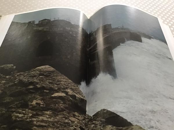 Boek.Het land van beloften speciale cultuur met testamenten