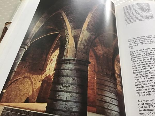 Boek.Het land van beloften speciale cultuur met testamenten