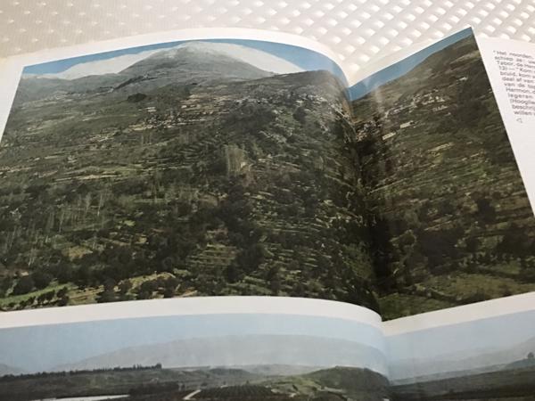 Boek.Het land van beloften speciale cultuur met testamenten