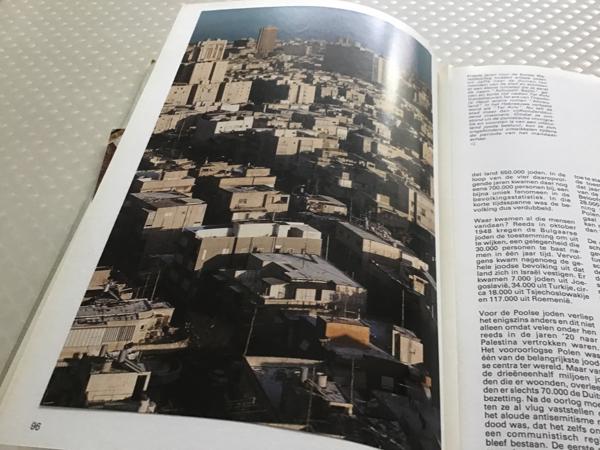 Boek.Het land van beloften speciale cultuur met testamenten