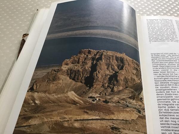 Boek.Het land van beloften speciale cultuur met testamenten