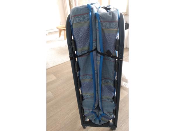 Opklapbaar vouwbed op wieltjes