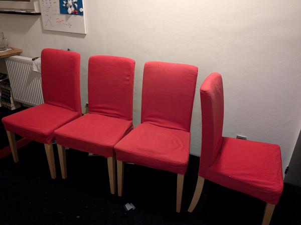 Eetkamer stoelen. 4 stuks, incl. rode bekleding