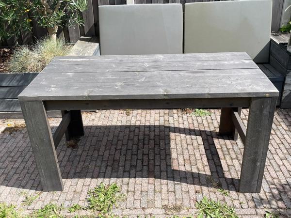 Houten tuintafel