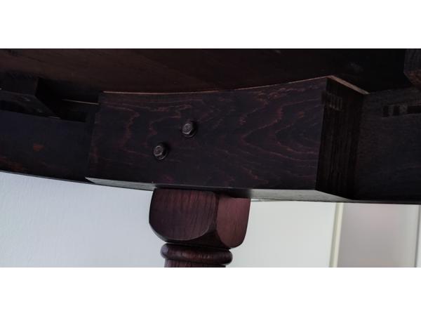 Ovalen houten eettafel voor ca 6 pers