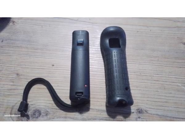 Nintendo Wii remote met motion plus inside met hoesje