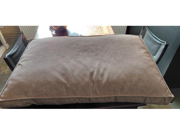 Beeztees Lua – Orthopedisch Hondenkussen – Beige – 120x80x10