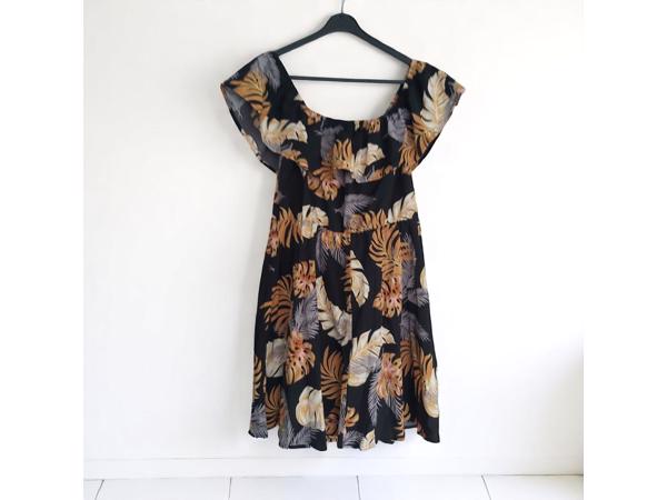 Shein off shoulder jurk L
