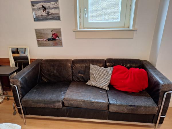 Leren Bank en fauteuil le Corbusier