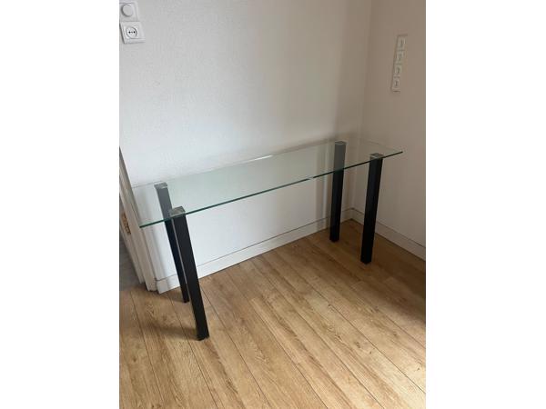 Console van staal en glas