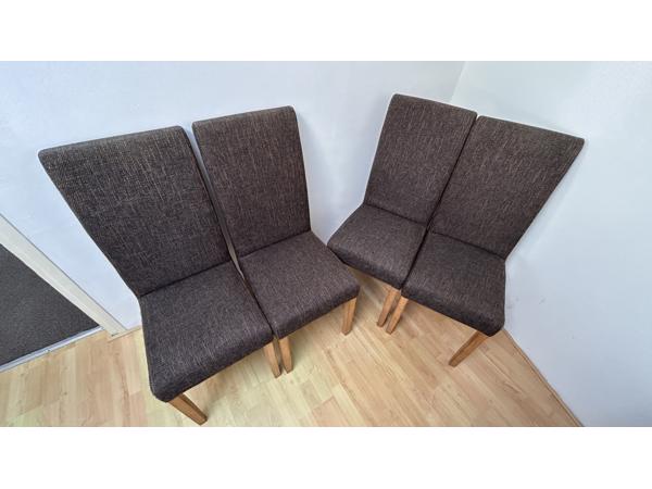 4 Eetkamerstoelen  Nette staat, kunnen nog prima ronde mee.