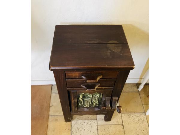 Te koop leuk oud halkastje