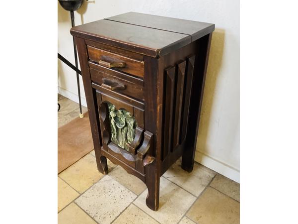 Te koop leuk oud halkastje