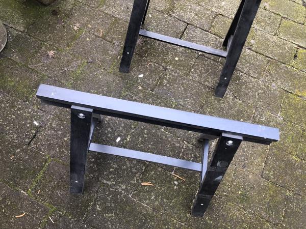 Twee houten schragen