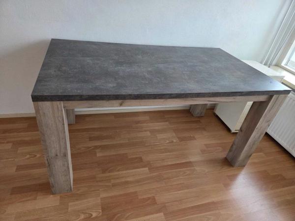 Mooie eetafel 4-6 personen